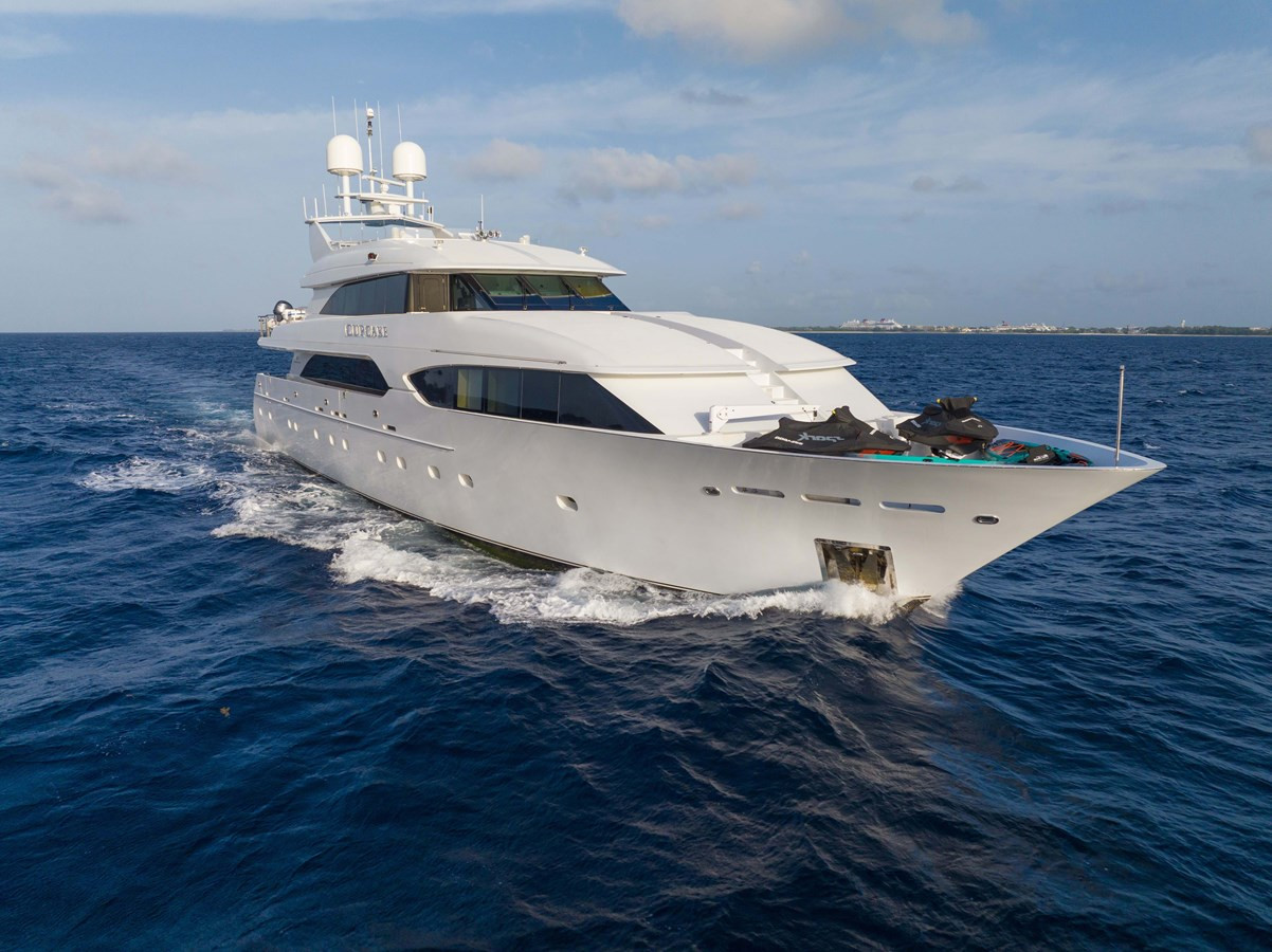 https://arconyachts.ams3.digitaloceanspaces.com/61501/conversions/large_4814543-optimize.jpg