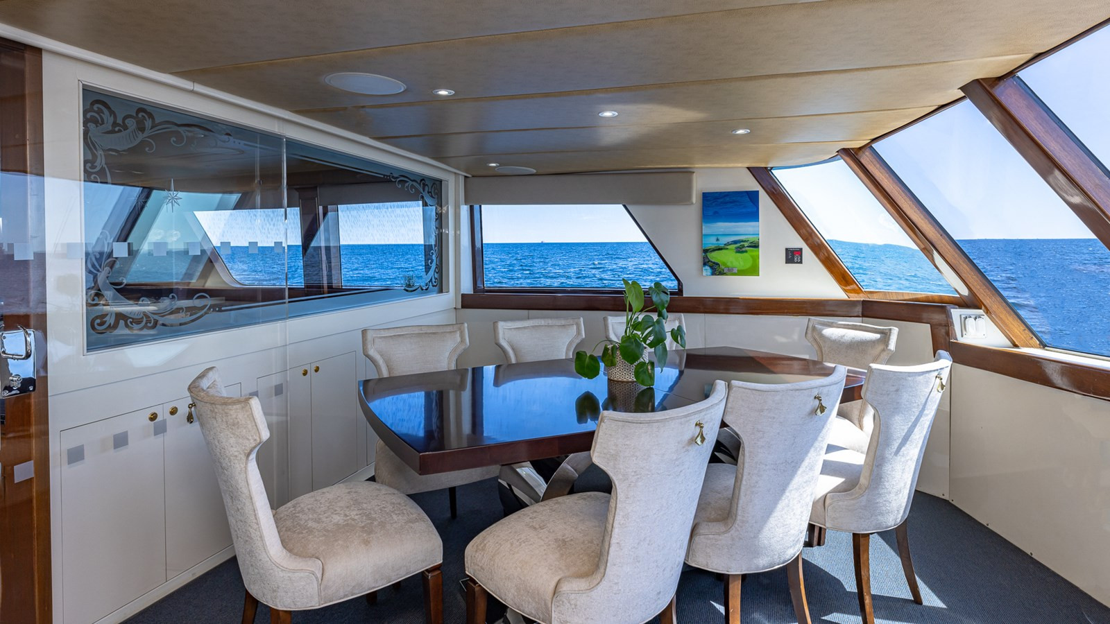 https://arconyachts.ams3.digitaloceanspaces.com/61547/conversions/large_4371143-optimize.jpg