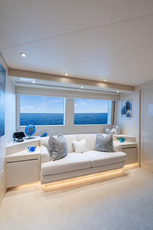https://arconyachts.ams3.digitaloceanspaces.com/61554/conversions/large_4814564-optimize.jpg