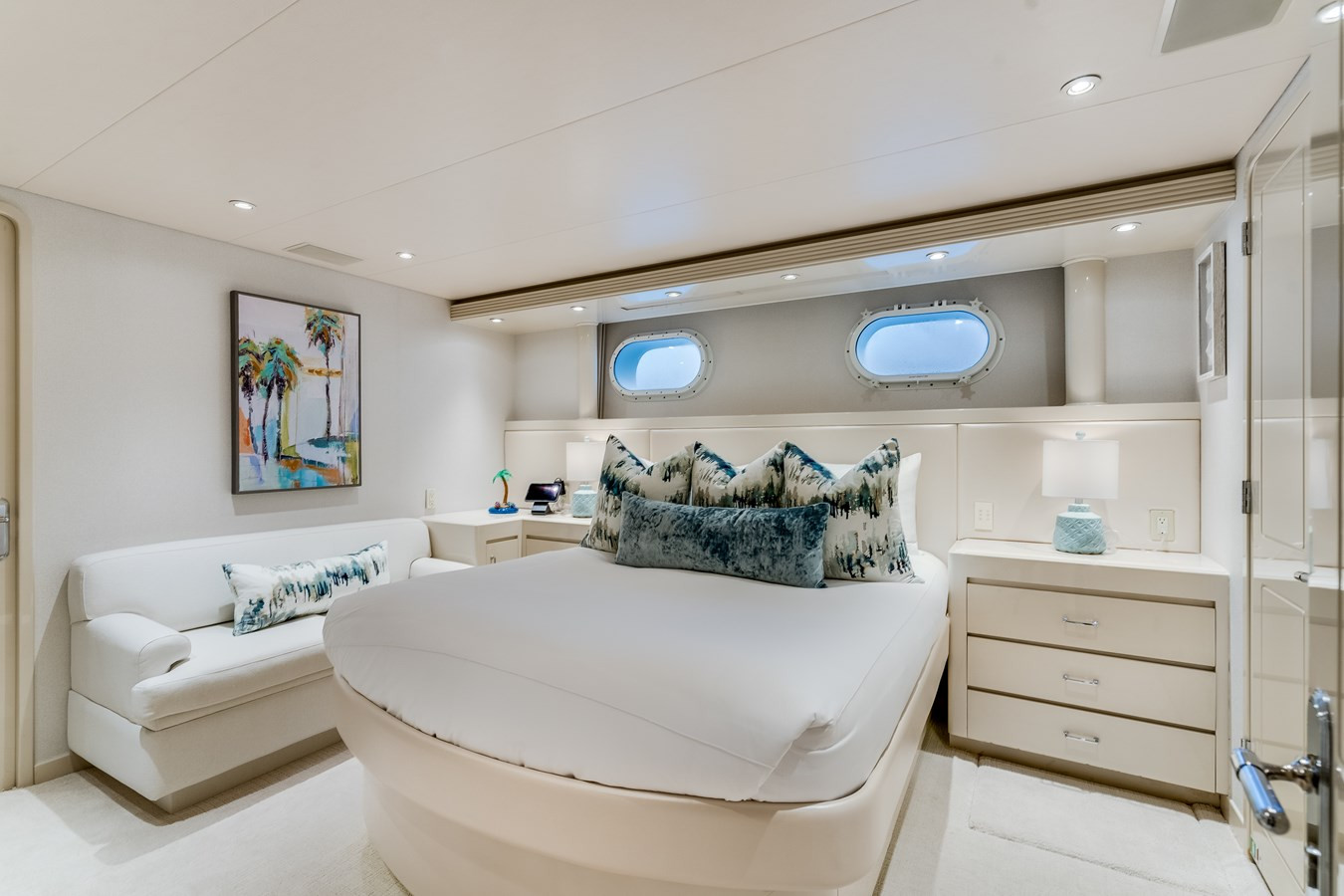 https://arconyachts.ams3.digitaloceanspaces.com/61573/conversions/large_4814571-optimize.jpg