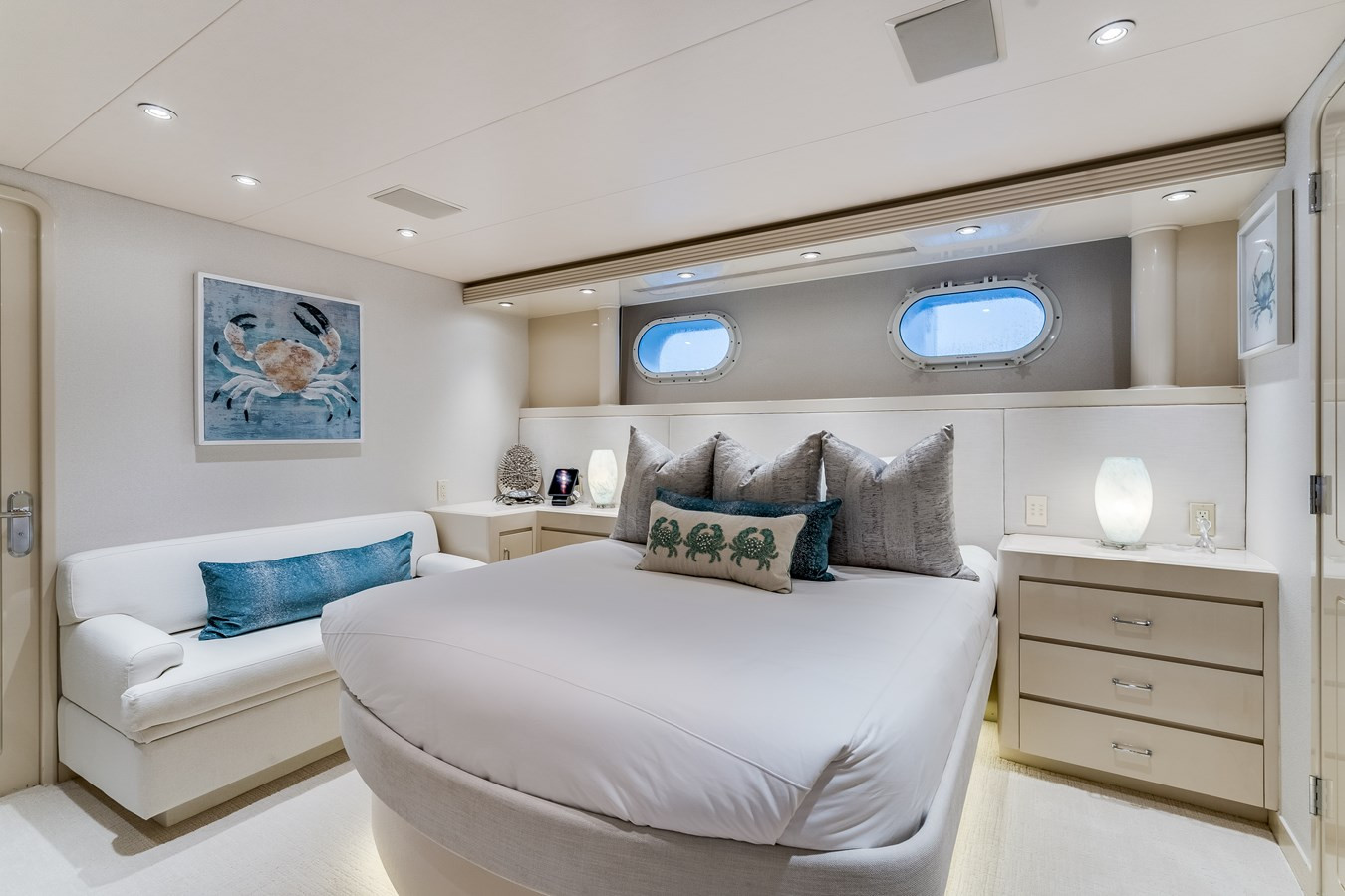 https://arconyachts.ams3.digitaloceanspaces.com/61585/conversions/large_4814575-optimize.jpg