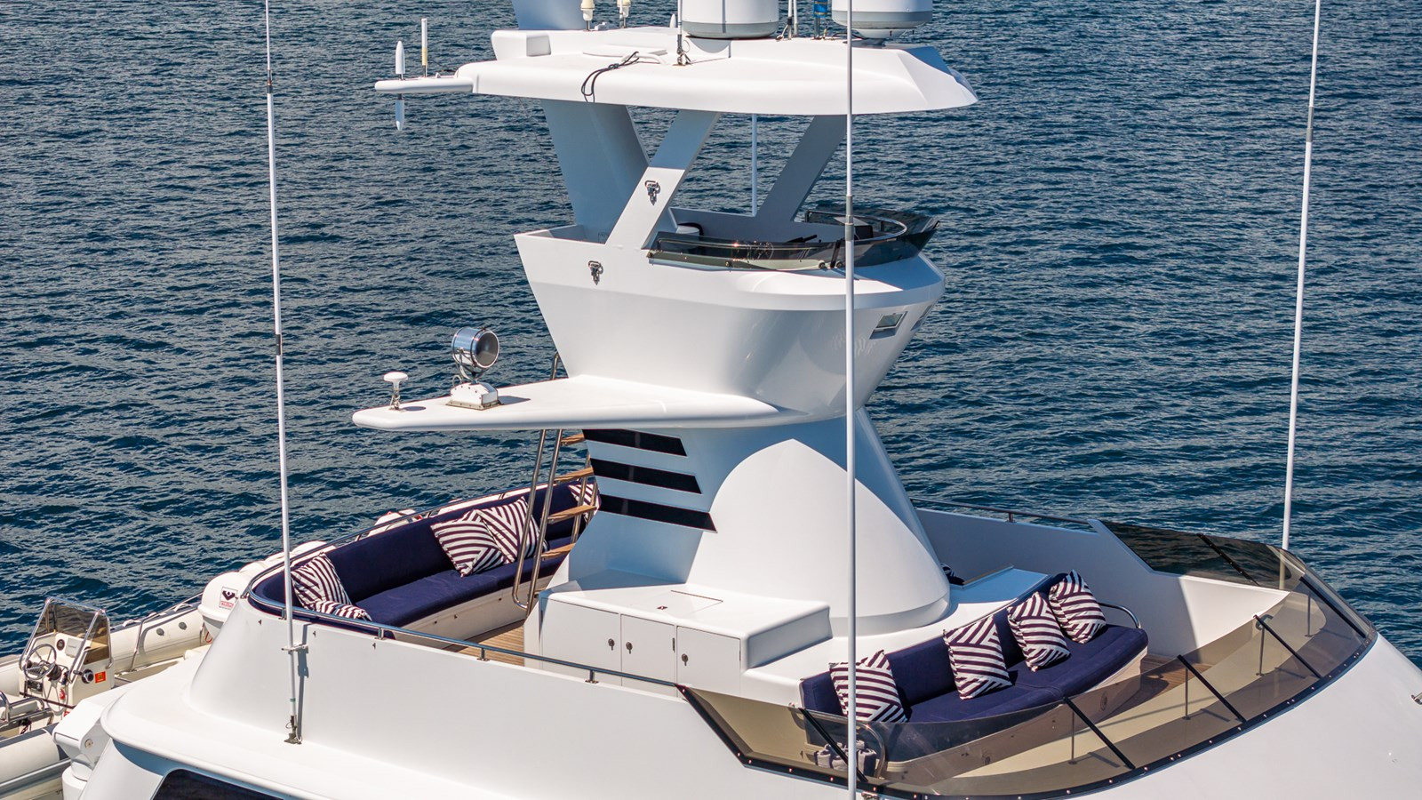 https://arconyachts.ams3.digitaloceanspaces.com/61594/conversions/large_4371119-optimize.jpg