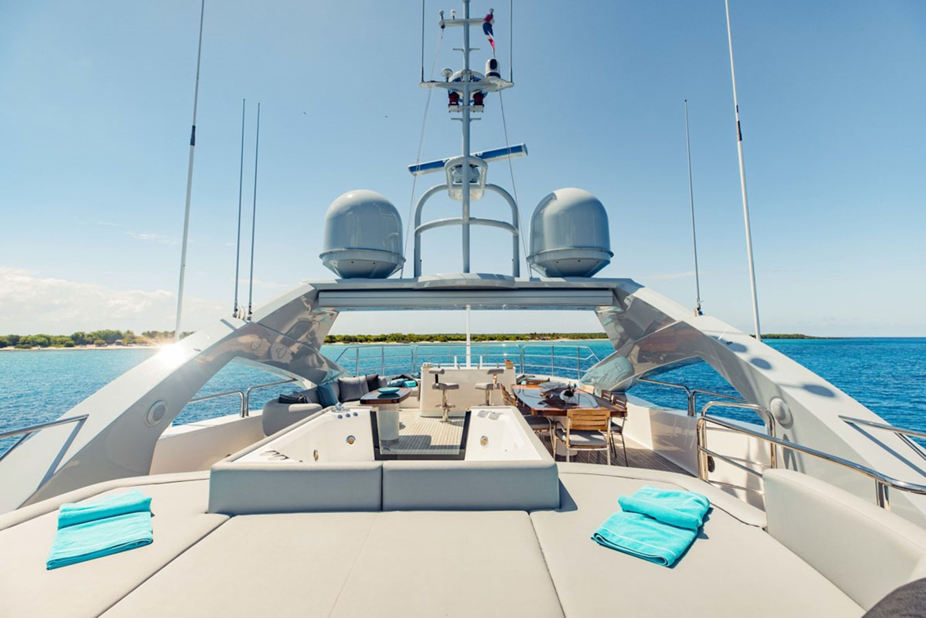 https://arconyachts.ams3.digitaloceanspaces.com/61600/conversions/large_4041465-optimize.jpg