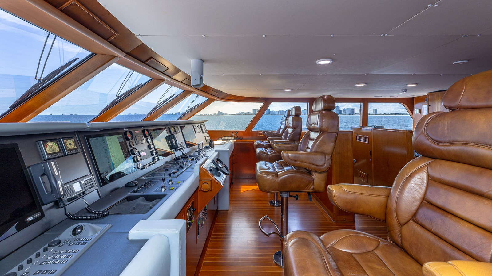https://arconyachts.ams3.digitaloceanspaces.com/61607/conversions/large_4371126-optimize.jpg