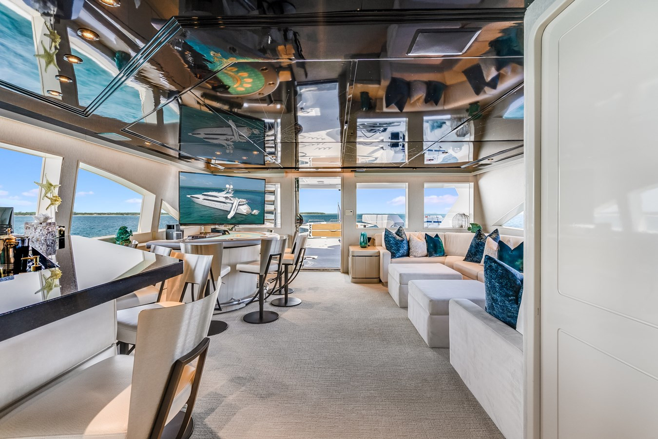 https://arconyachts.ams3.digitaloceanspaces.com/61611/conversions/large_4814585-optimize.jpg