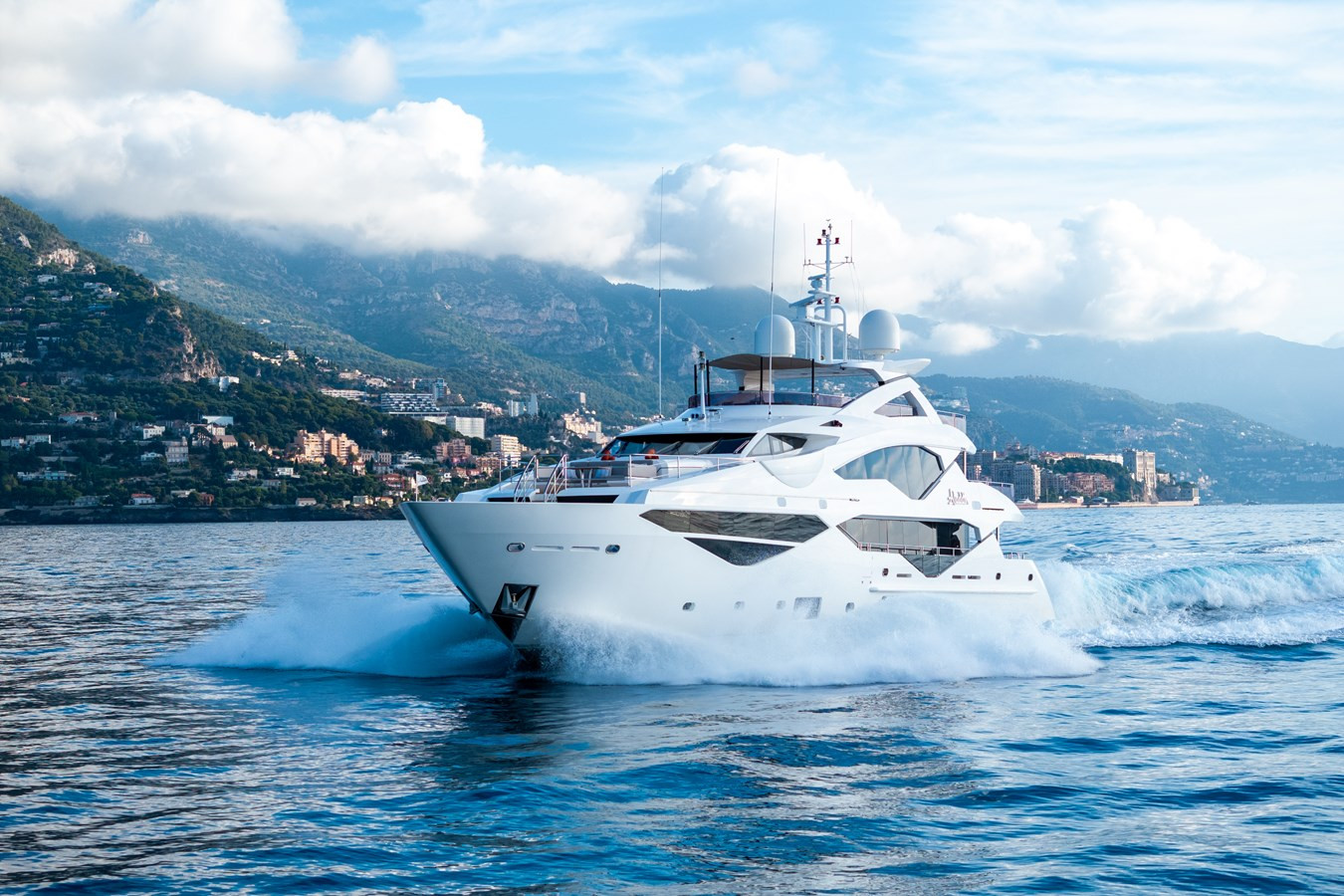 https://arconyachts.ams3.digitaloceanspaces.com/61645/conversions/large_4773267-optimize.jpg