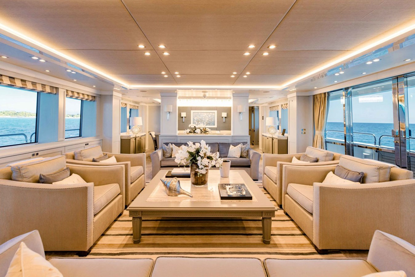 https://arconyachts.ams3.digitaloceanspaces.com/61656/conversions/large_4041490-optimize.jpg