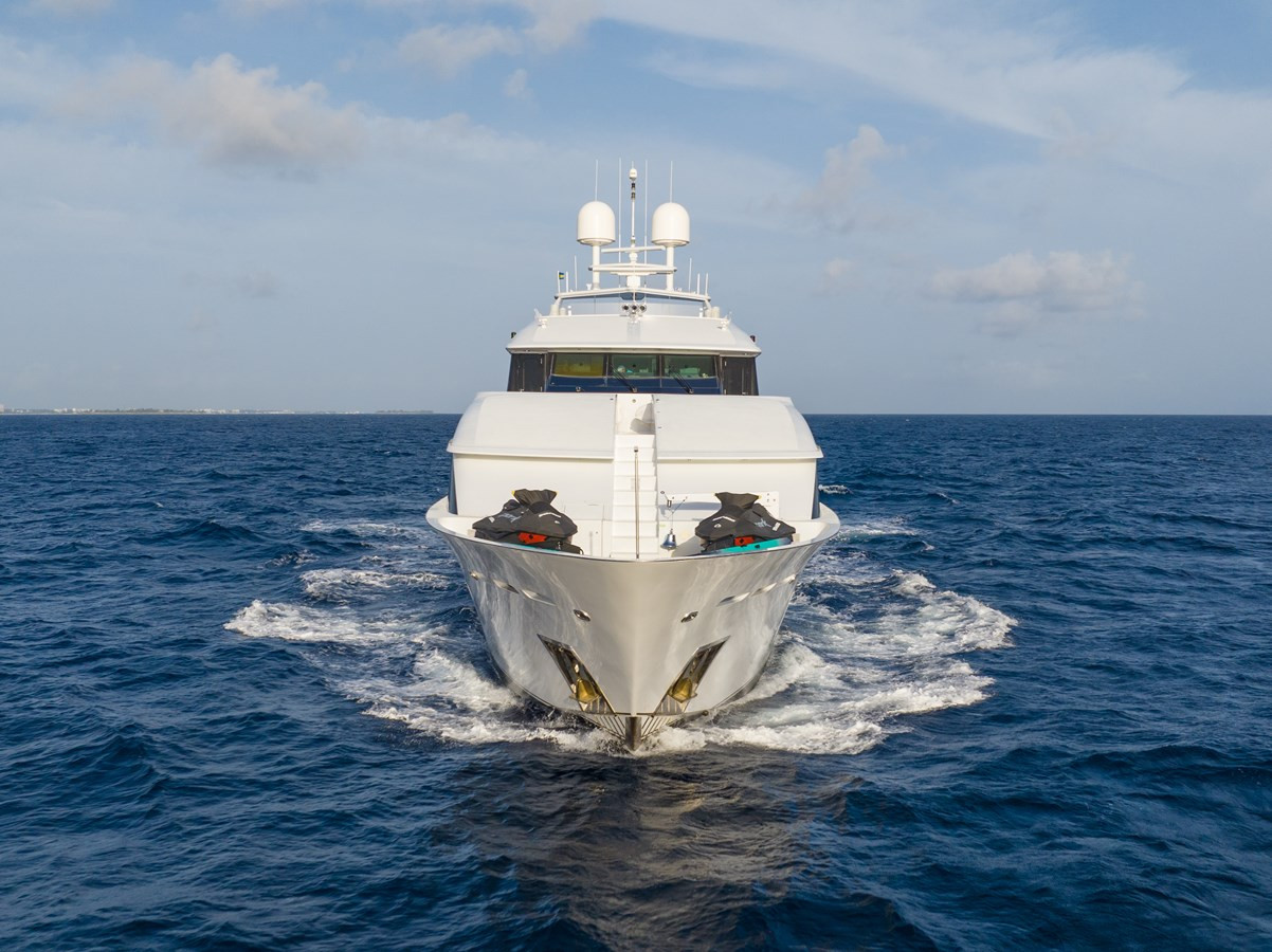 https://arconyachts.ams3.digitaloceanspaces.com/61661/conversions/large_4814603-optimize.jpg