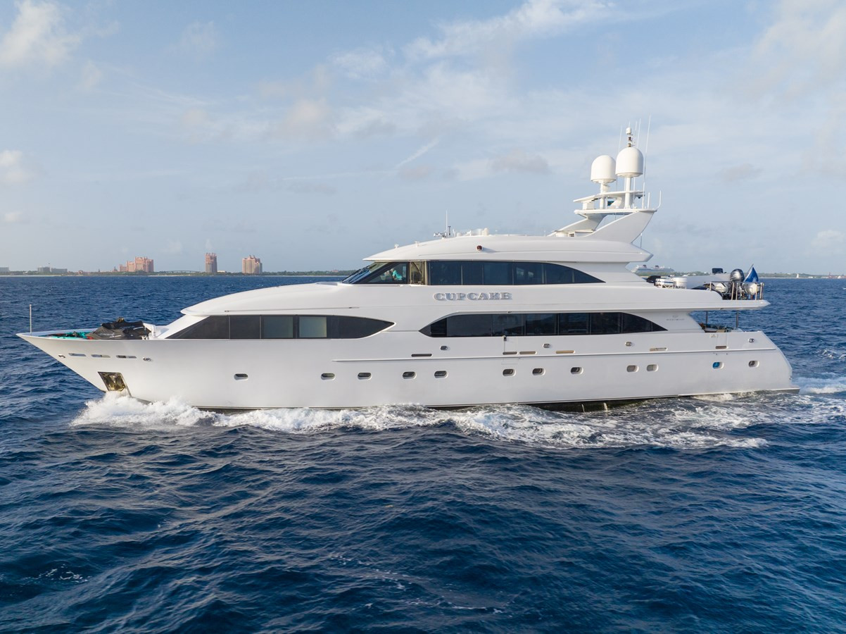 https://arconyachts.ams3.digitaloceanspaces.com/61663/conversions/large_4814604-optimize.jpg