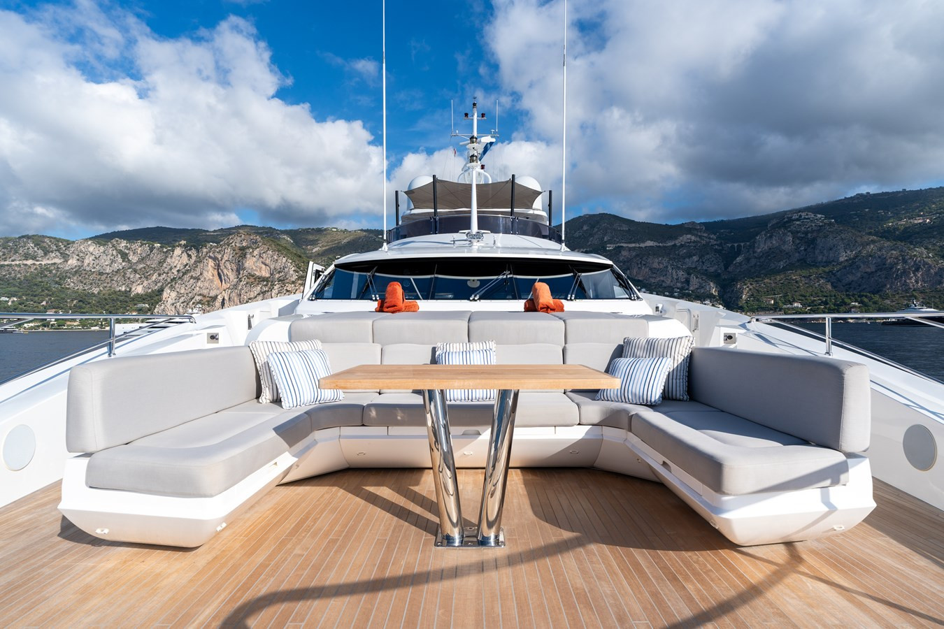 https://arconyachts.ams3.digitaloceanspaces.com/61668/conversions/large_4773276-optimize.jpg