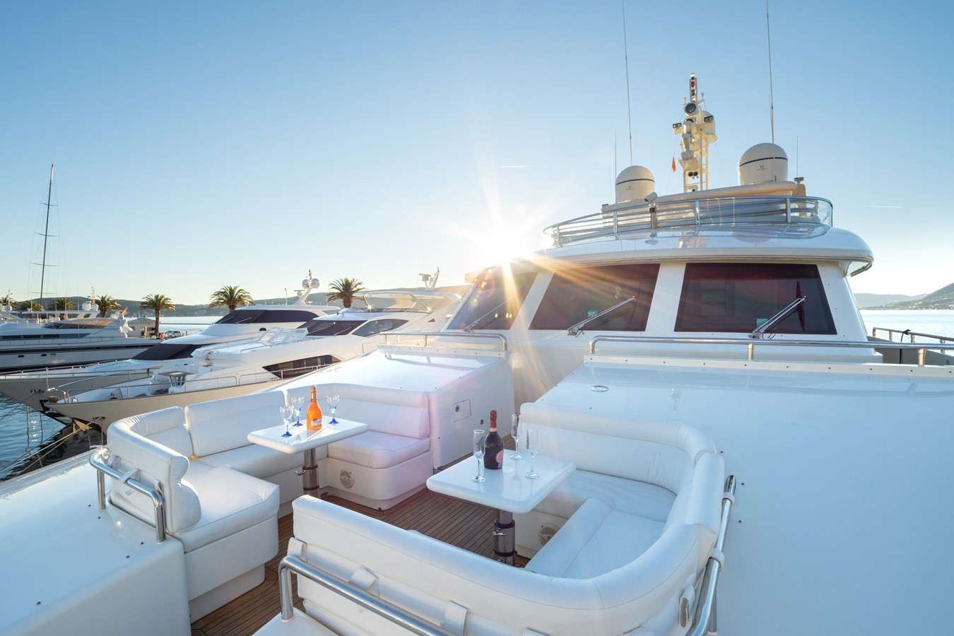 https://arconyachts.ams3.digitaloceanspaces.com/61711/conversions/large_3390383-optimize.jpg
