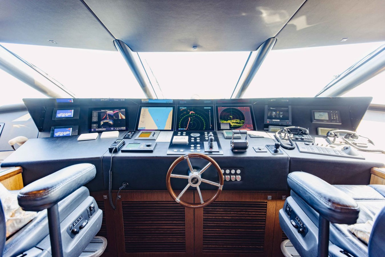 https://arconyachts.ams3.digitaloceanspaces.com/61724/conversions/large_4041571-optimize.jpg