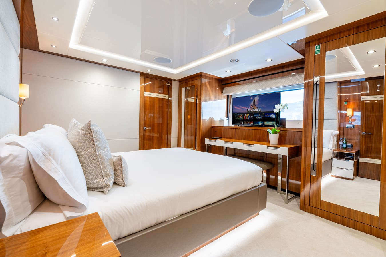 https://arconyachts.ams3.digitaloceanspaces.com/61736/conversions/large_4773302-optimize.jpg