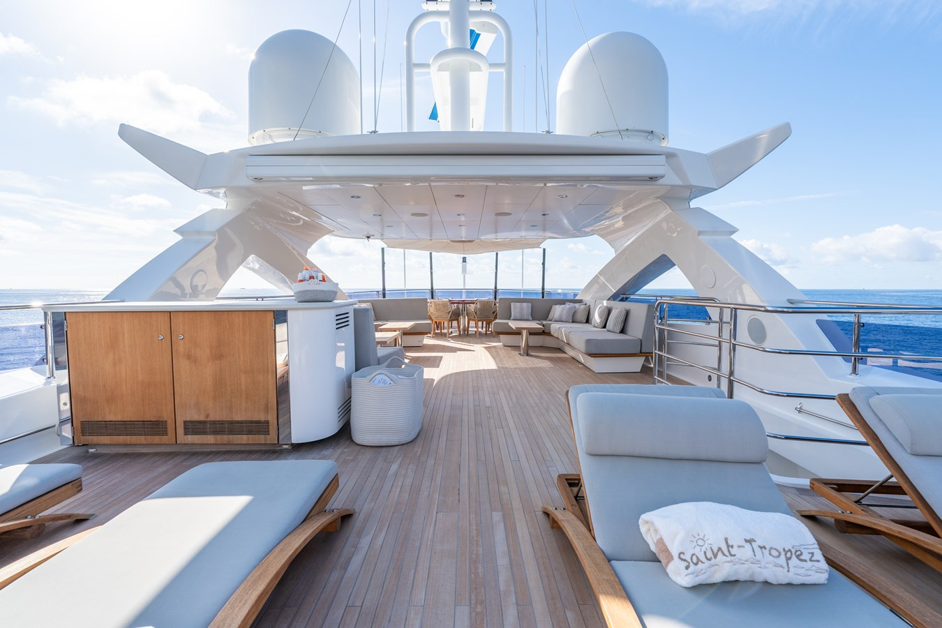 https://arconyachts.ams3.digitaloceanspaces.com/61776/conversions/large_4773323-optimize.jpg