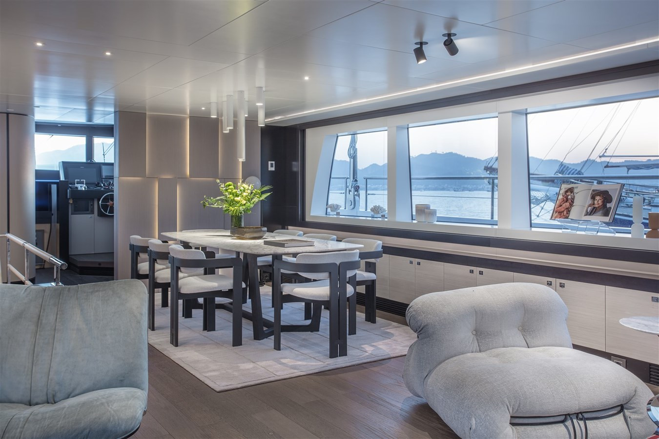 https://arconyachts.ams3.digitaloceanspaces.com/61813/conversions/large_4398230-optimize.jpg