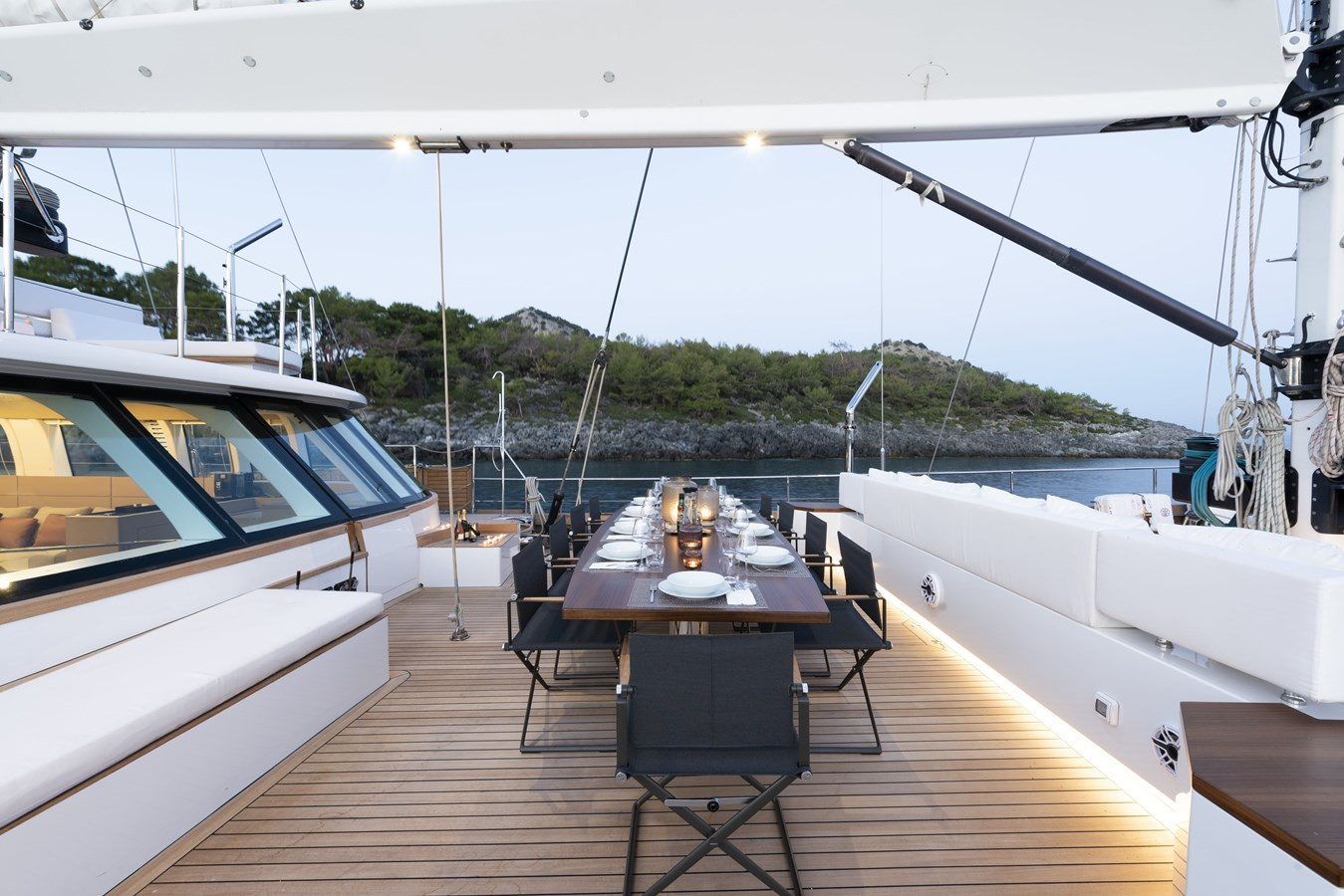 https://arconyachts.ams3.digitaloceanspaces.com/61881/conversions/large_4565786-optimize.jpg