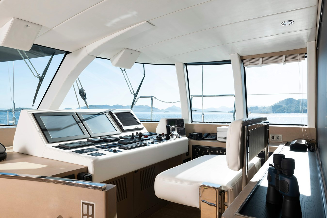 https://arconyachts.ams3.digitaloceanspaces.com/61918/conversions/large_4565871-optimize.jpg