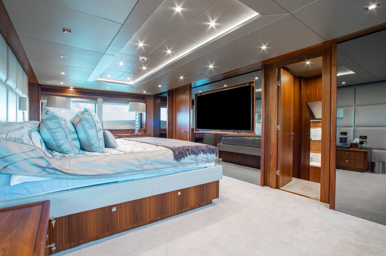 https://arconyachts.ams3.digitaloceanspaces.com/61988/conversions/large_3569267-optimize.jpg