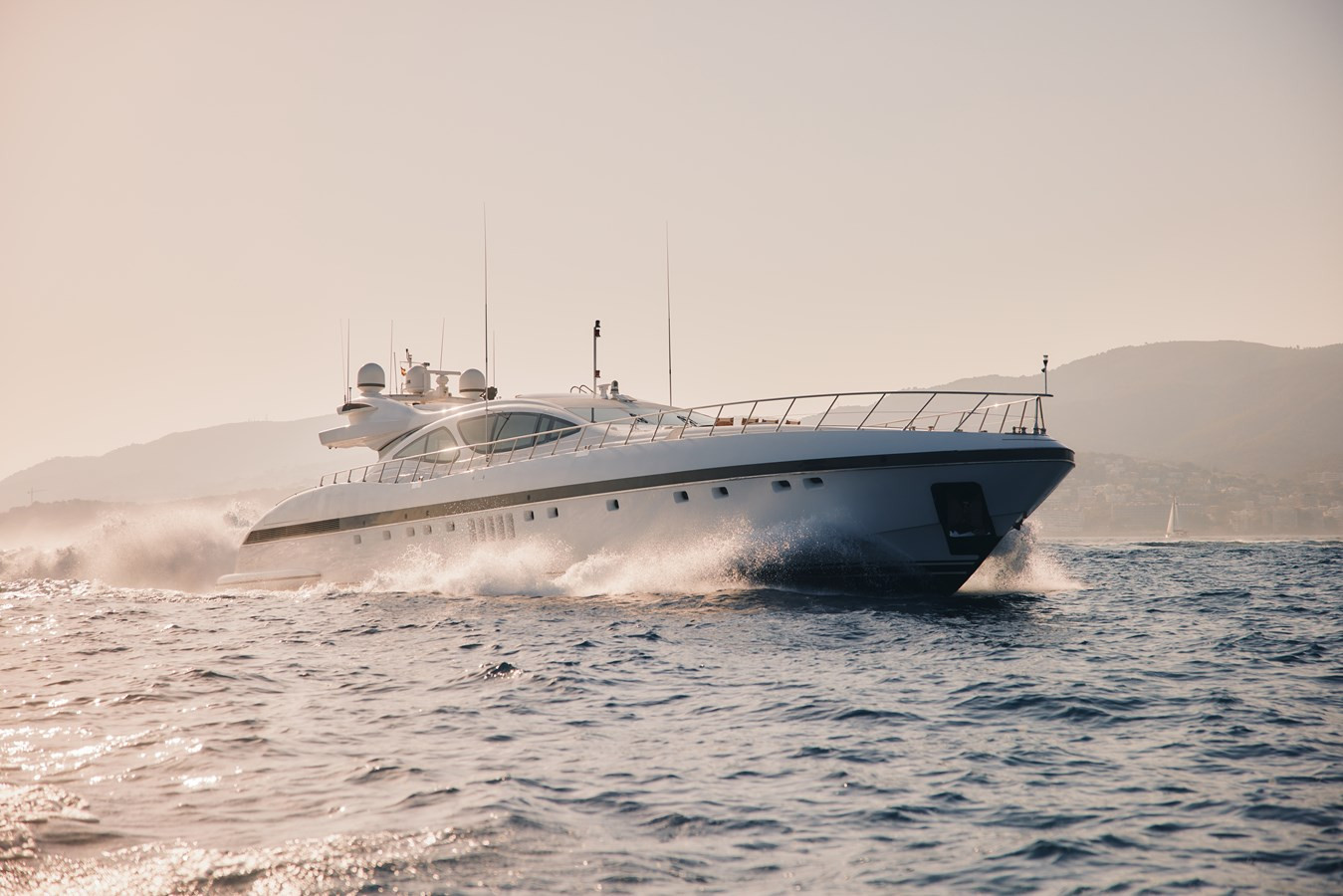 https://arconyachts.ams3.digitaloceanspaces.com/62023/conversions/large_4694406-optimize.jpg