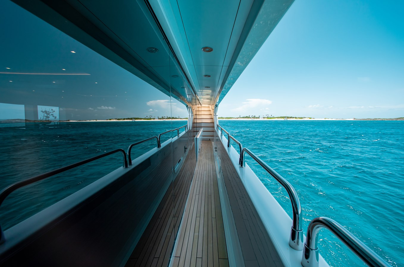 https://arconyachts.ams3.digitaloceanspaces.com/62037/conversions/large_3569355-optimize.jpg