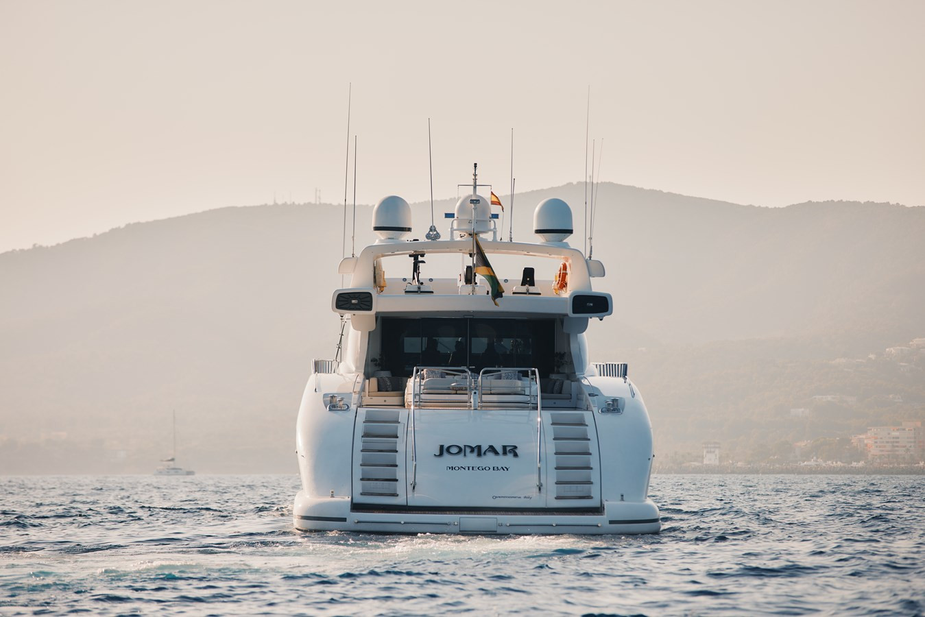 https://arconyachts.ams3.digitaloceanspaces.com/62038/conversions/large_4694410-optimize.jpg