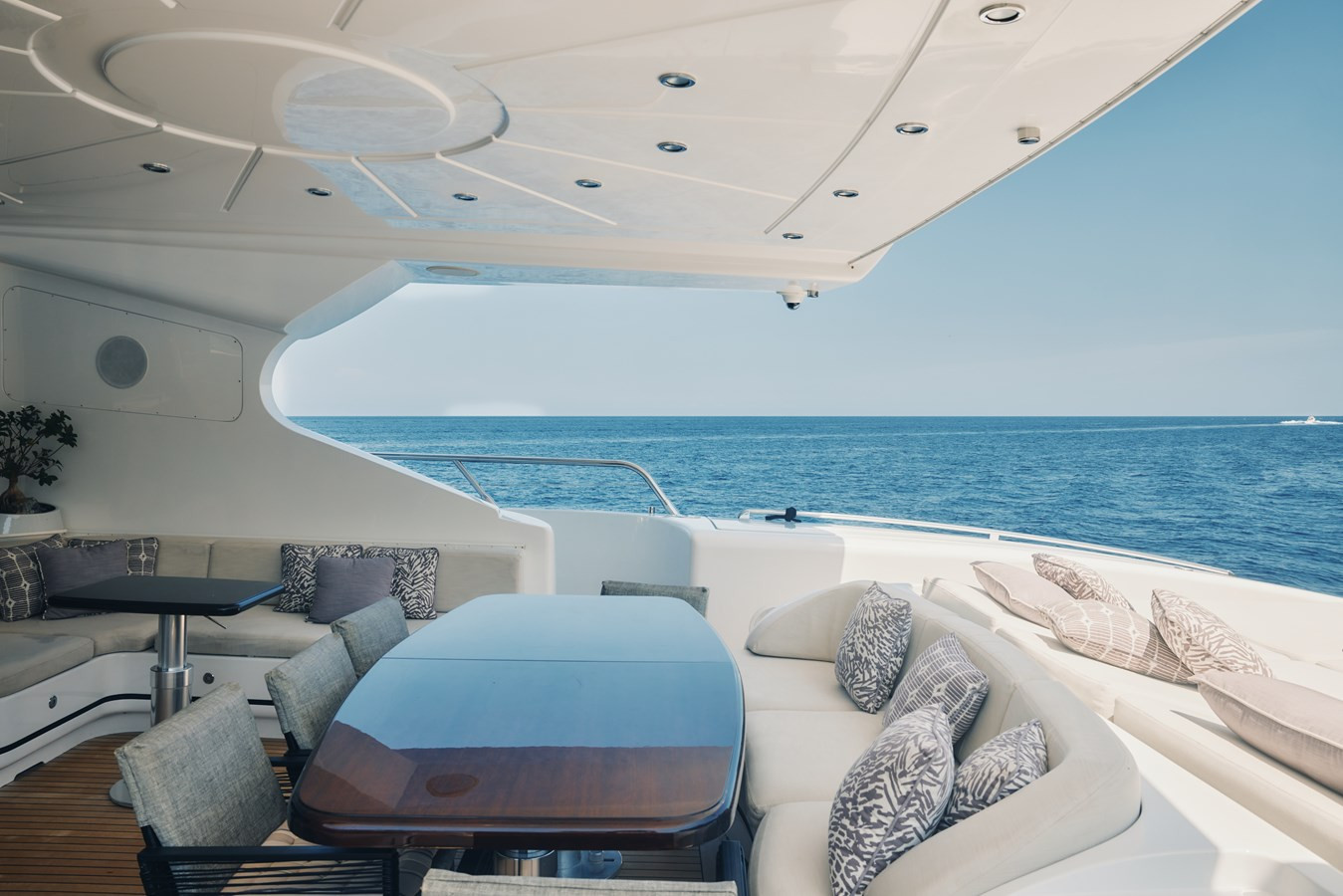 https://arconyachts.ams3.digitaloceanspaces.com/62044/conversions/large_4694433-optimize.jpg