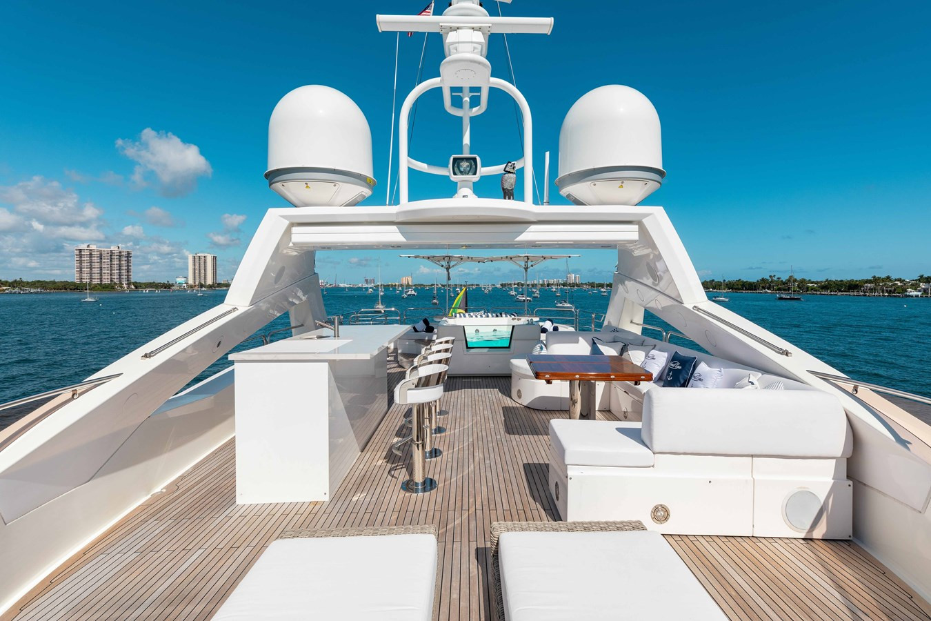 https://arconyachts.ams3.digitaloceanspaces.com/62074/conversions/large_4834927-optimize.jpg