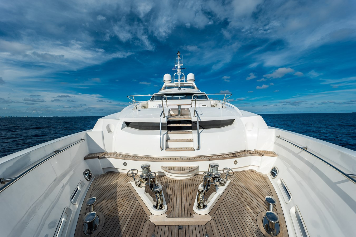 https://arconyachts.ams3.digitaloceanspaces.com/62097/conversions/large_4834936-optimize.jpg