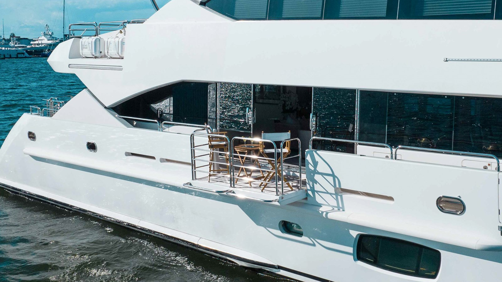 https://arconyachts.ams3.digitaloceanspaces.com/62100/conversions/large_4834937-optimize.jpg