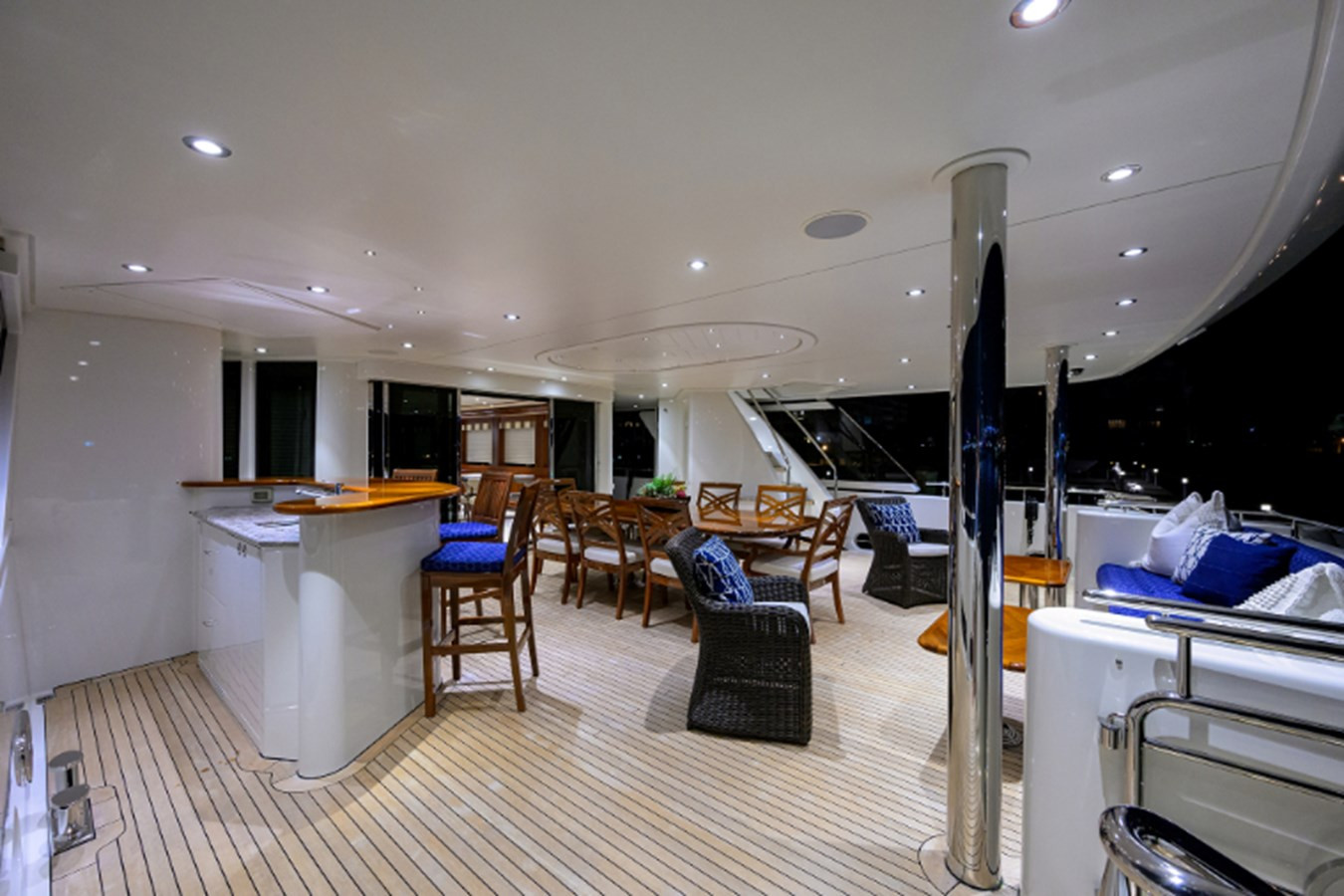 https://arconyachts.ams3.digitaloceanspaces.com/62101/conversions/large_4167655-optimize.jpg