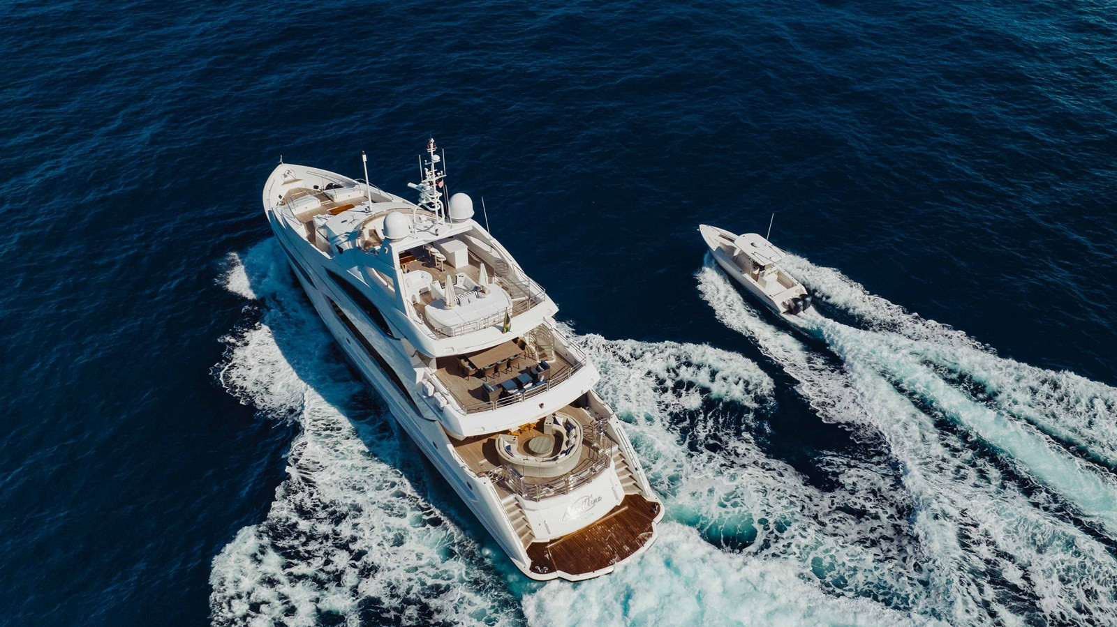 https://arconyachts.ams3.digitaloceanspaces.com/62102/conversions/large_4834938-optimize.jpg