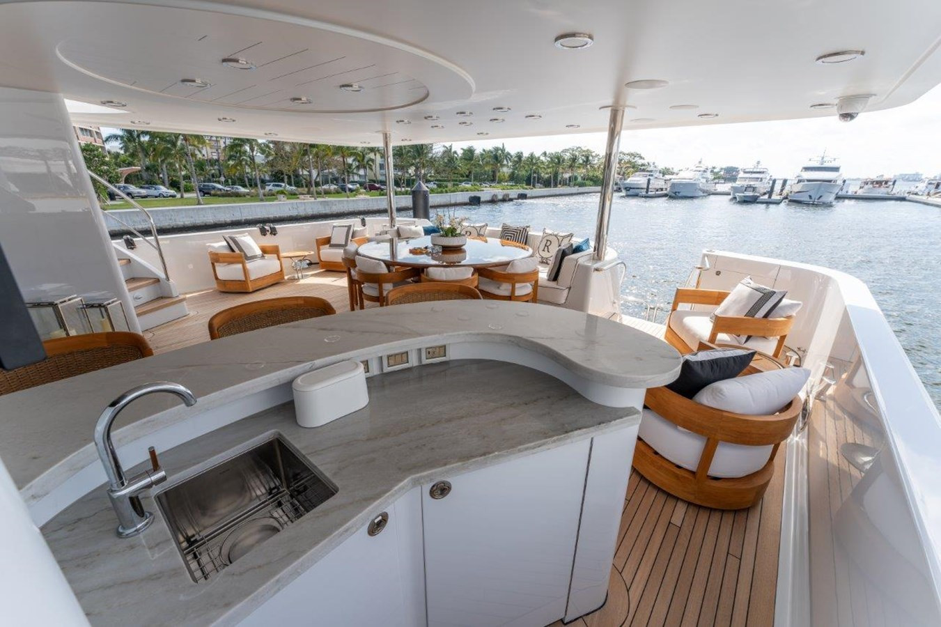 https://arconyachts.ams3.digitaloceanspaces.com/62164/conversions/large_4323872-optimize.jpg