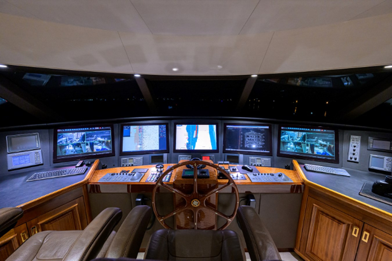 https://arconyachts.ams3.digitaloceanspaces.com/62182/conversions/large_4167687-optimize.jpg