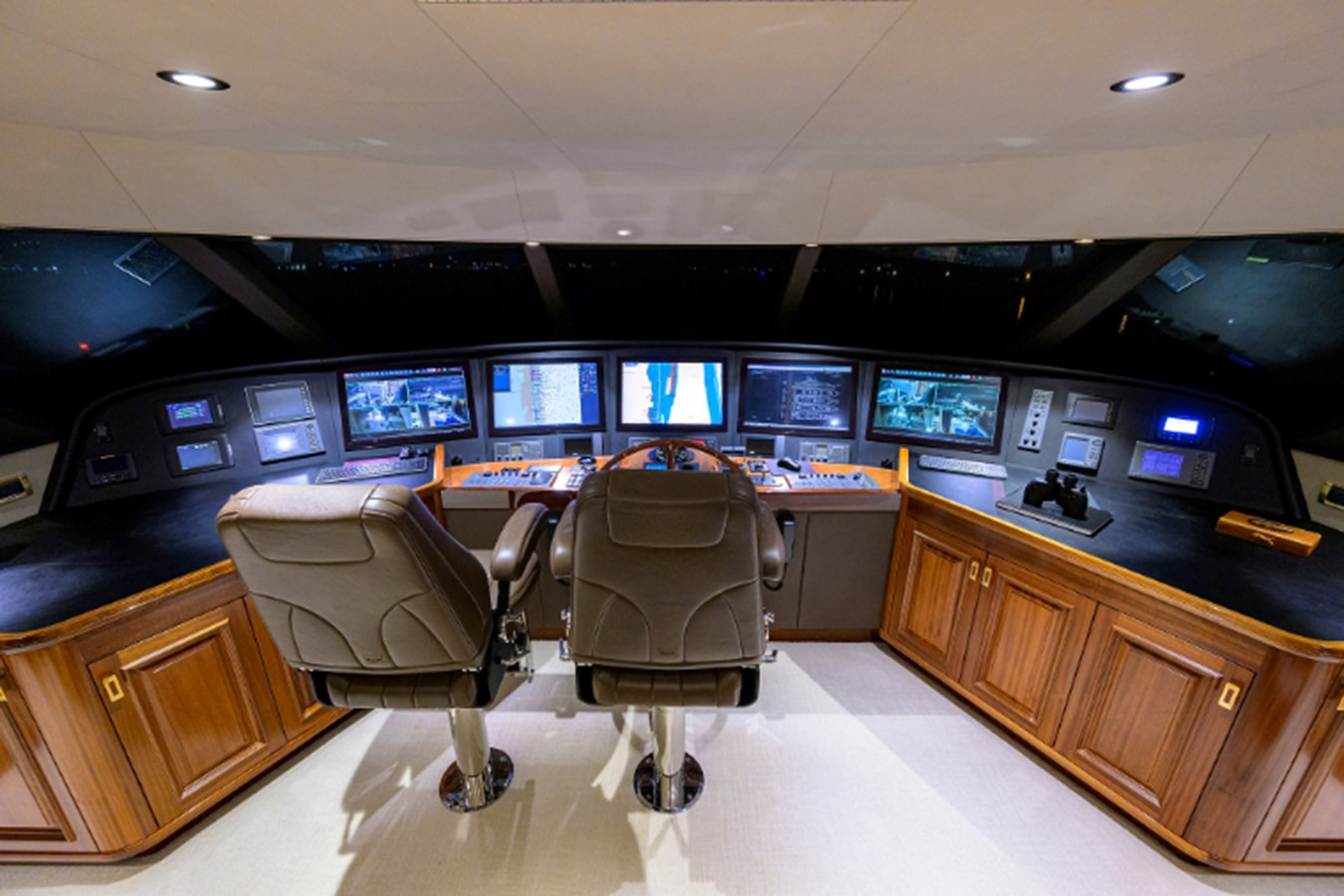 https://arconyachts.ams3.digitaloceanspaces.com/62185/conversions/large_4167688-optimize.jpg