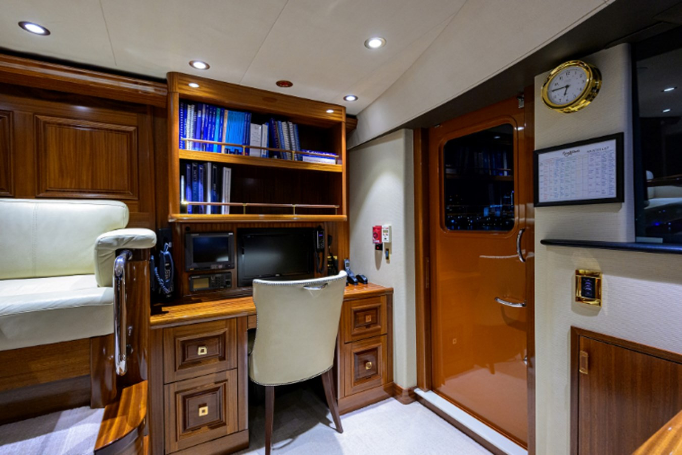 https://arconyachts.ams3.digitaloceanspaces.com/62188/conversions/large_4167689-optimize.jpg
