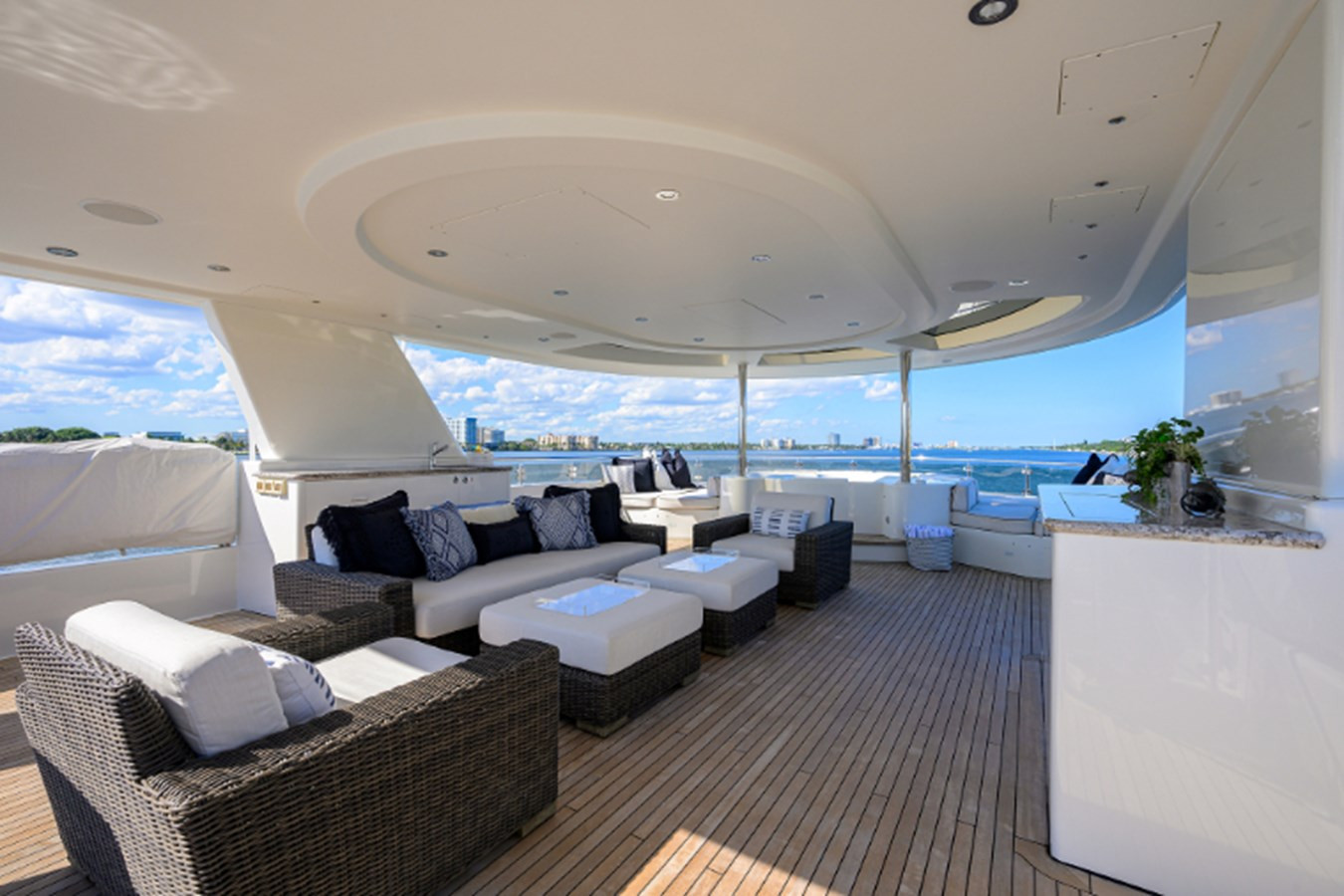 https://arconyachts.ams3.digitaloceanspaces.com/62208/conversions/large_4167693-optimize.jpg