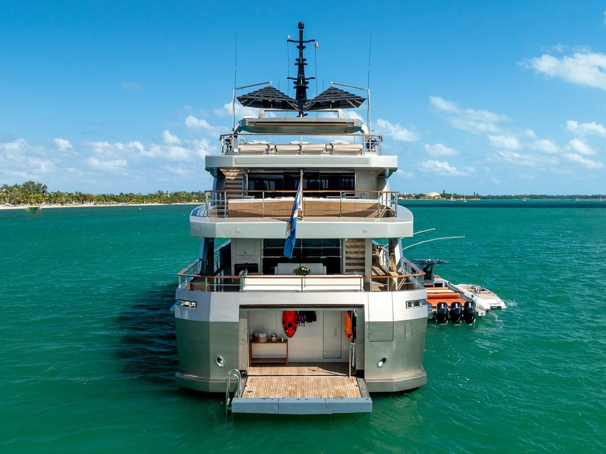 https://arconyachts.ams3.digitaloceanspaces.com/62225/conversions/large_4380417-optimize.jpg