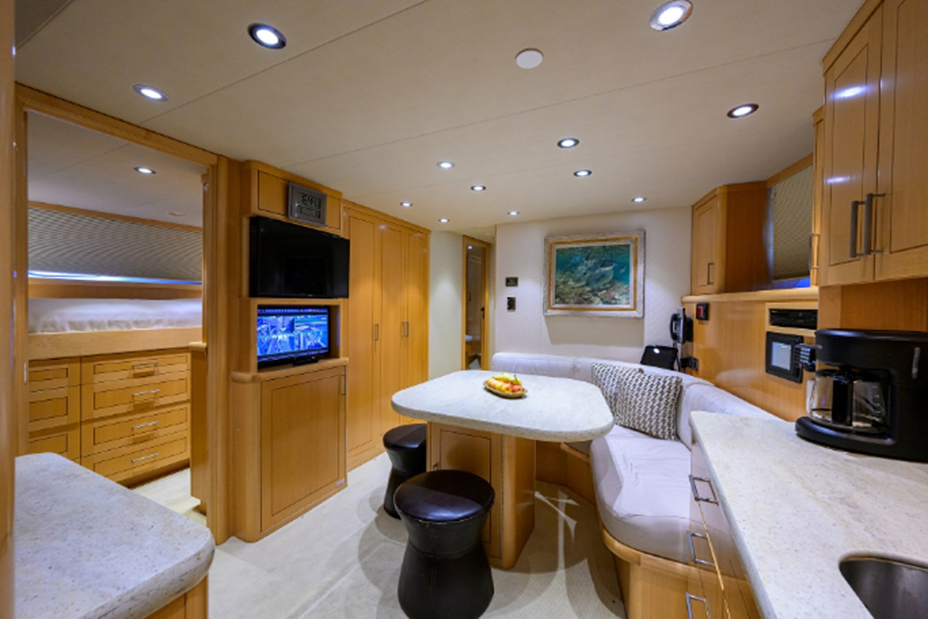 https://arconyachts.ams3.digitaloceanspaces.com/62229/conversions/large_4160785-optimize.jpg