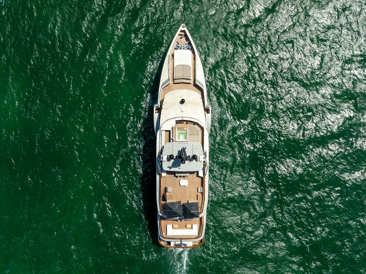 https://arconyachts.ams3.digitaloceanspaces.com/62231/conversions/large_4380419-optimize.jpg