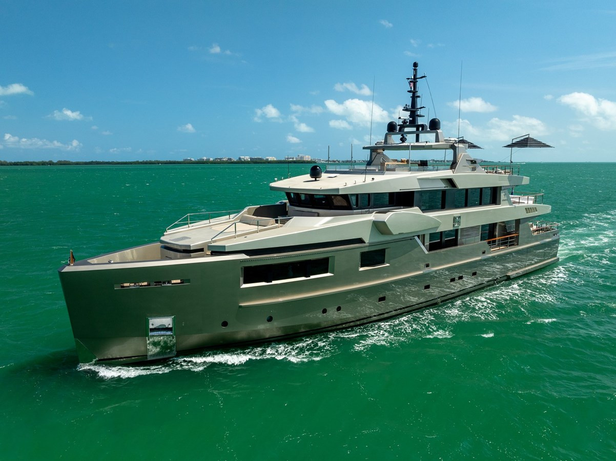 https://arconyachts.ams3.digitaloceanspaces.com/62234/conversions/large_4380420-optimize.jpg