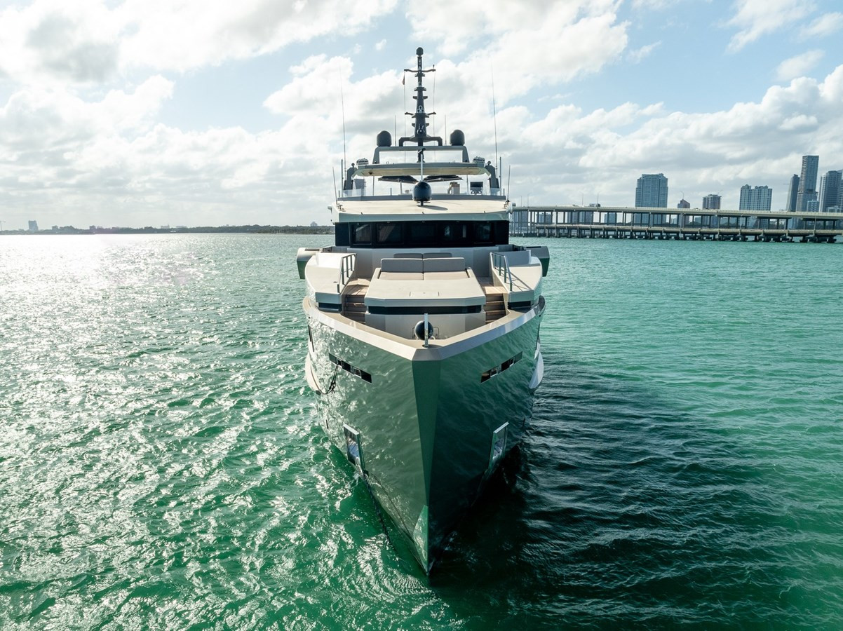 https://arconyachts.ams3.digitaloceanspaces.com/62237/conversions/large_4380421-optimize.jpg