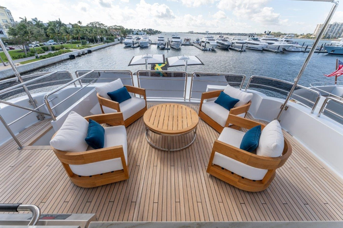 https://arconyachts.ams3.digitaloceanspaces.com/62253/conversions/large_4323910-optimize.jpg