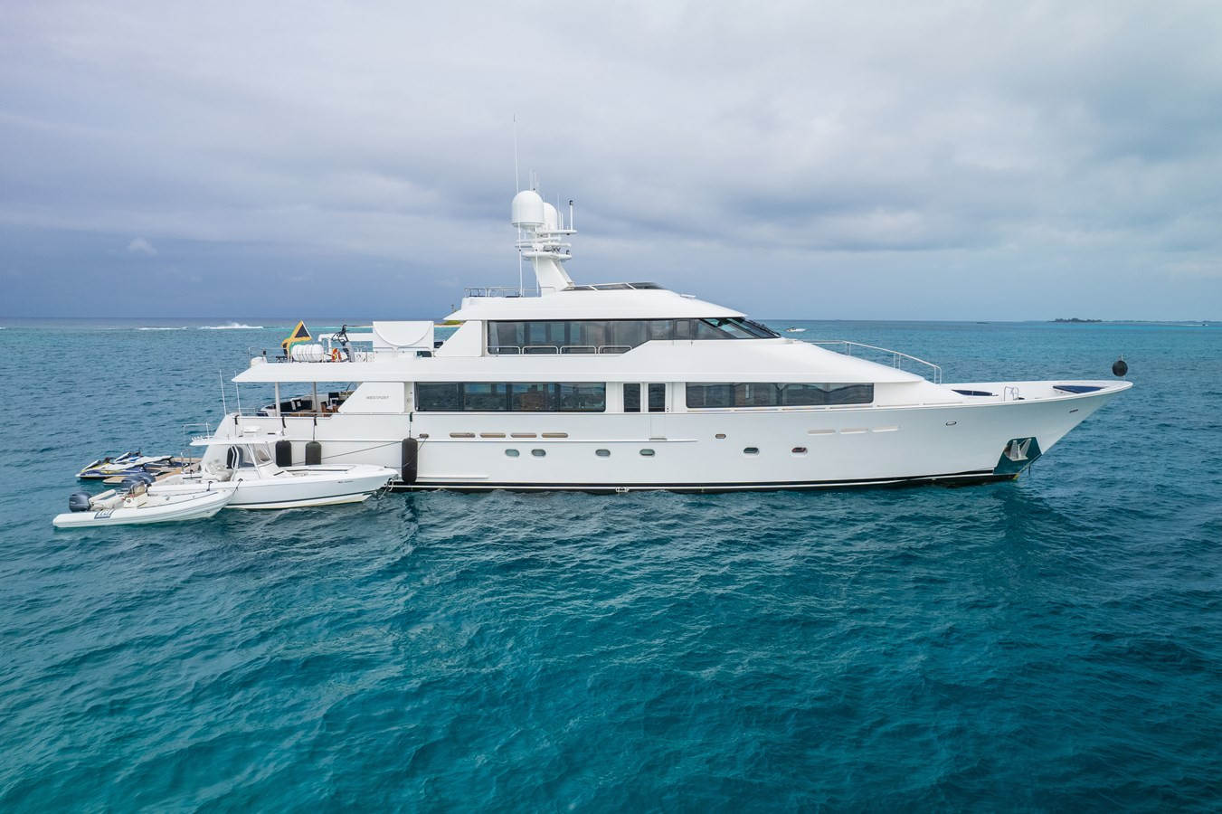 https://arconyachts.ams3.digitaloceanspaces.com/62300/conversions/large_4818349-optimize.jpg