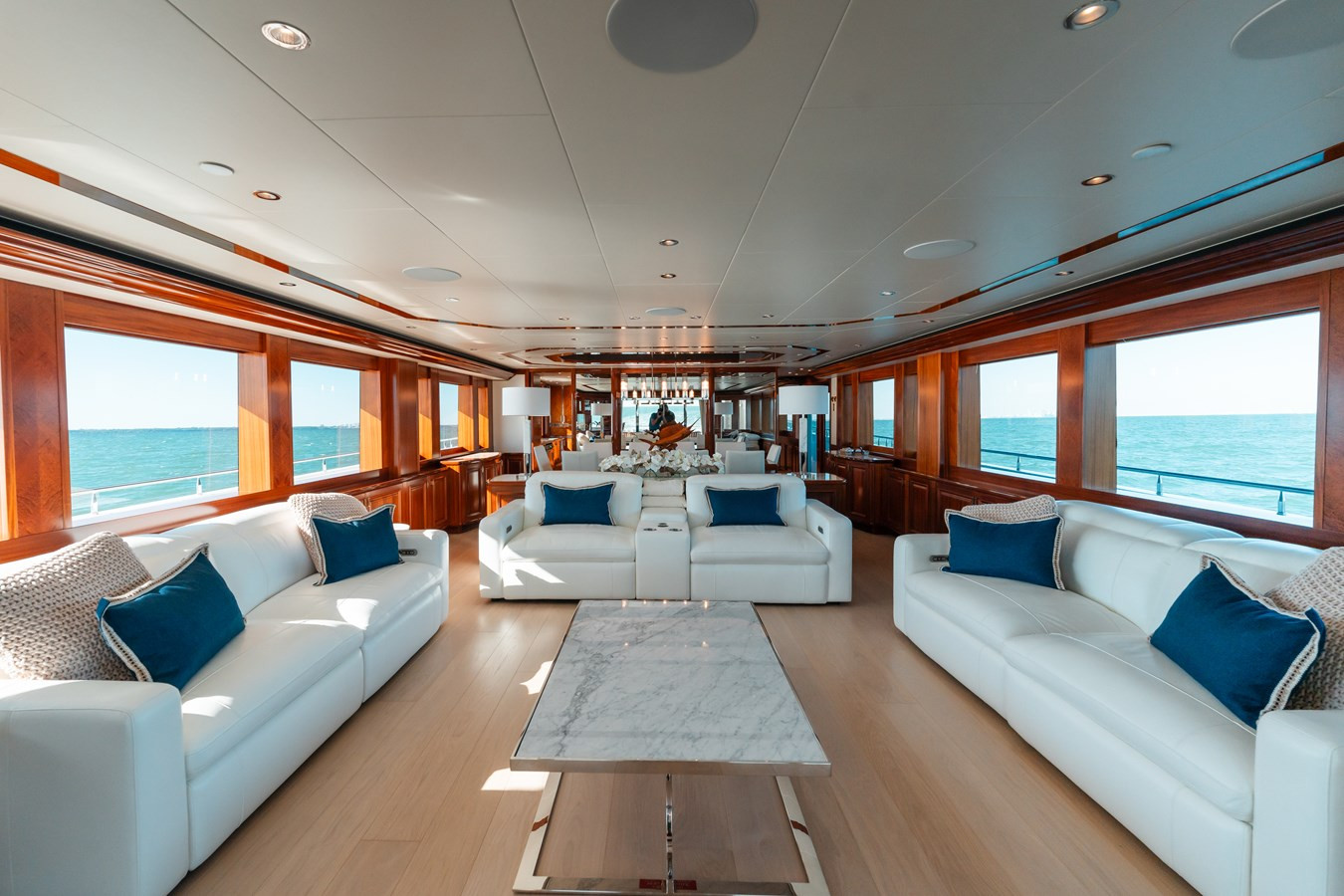 https://arconyachts.ams3.digitaloceanspaces.com/62375/conversions/large_4822112-optimize.jpg