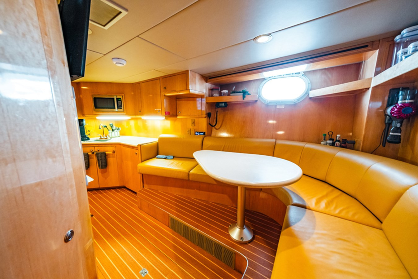 https://arconyachts.ams3.digitaloceanspaces.com/62427/conversions/large_4757173-optimize.jpg