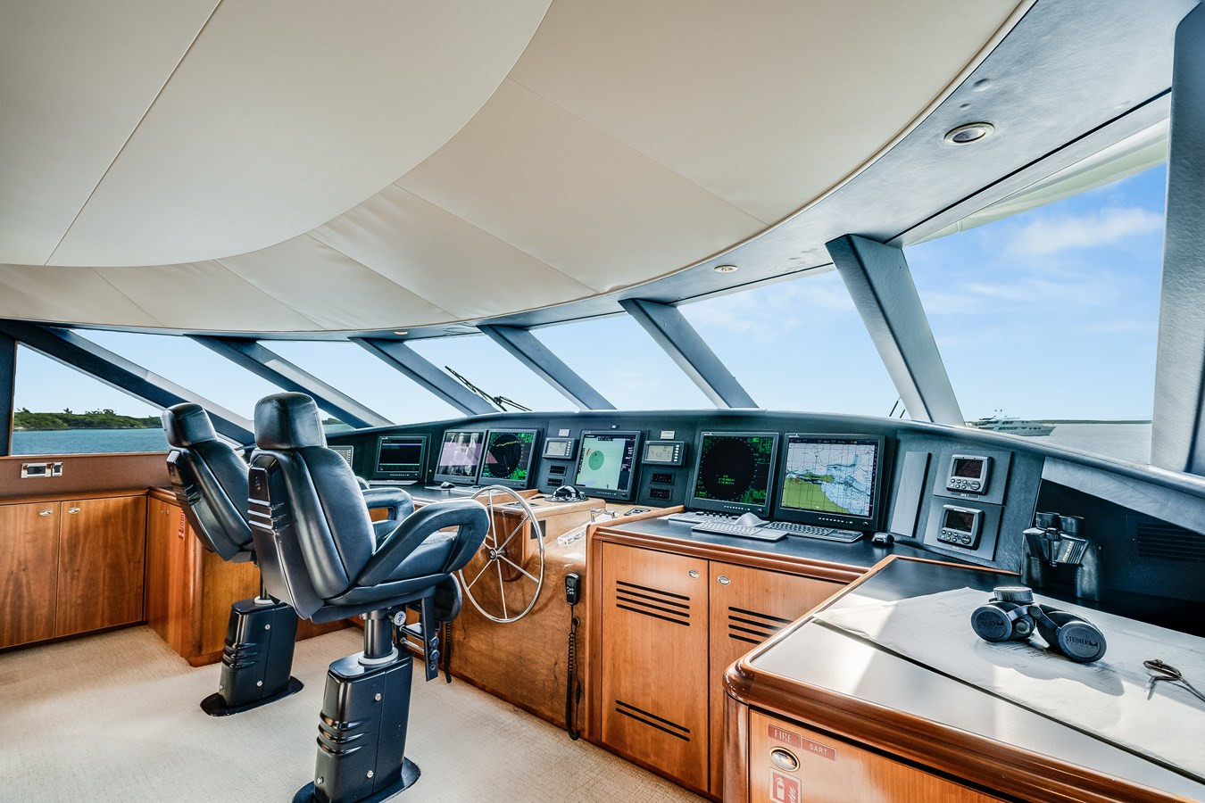 https://arconyachts.ams3.digitaloceanspaces.com/62437/conversions/large_4818344-optimize.jpg