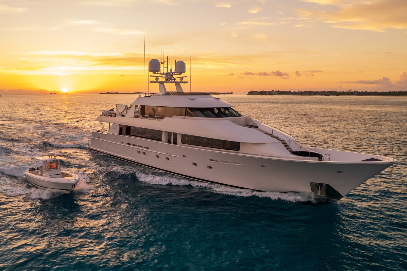 https://arconyachts.ams3.digitaloceanspaces.com/62443/conversions/large_4818358-optimize.jpg