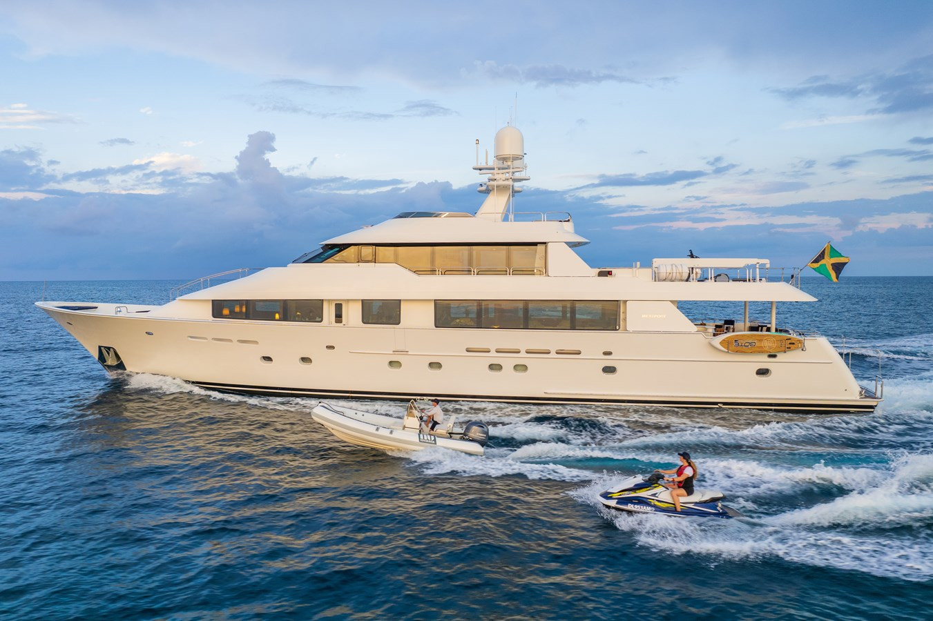 https://arconyachts.ams3.digitaloceanspaces.com/62459/conversions/large_4818355-optimize.jpg