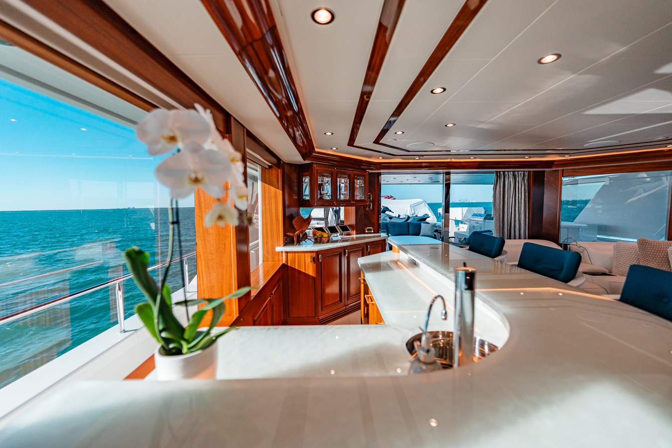 https://arconyachts.ams3.digitaloceanspaces.com/62466/conversions/large_4822198-optimize.jpg