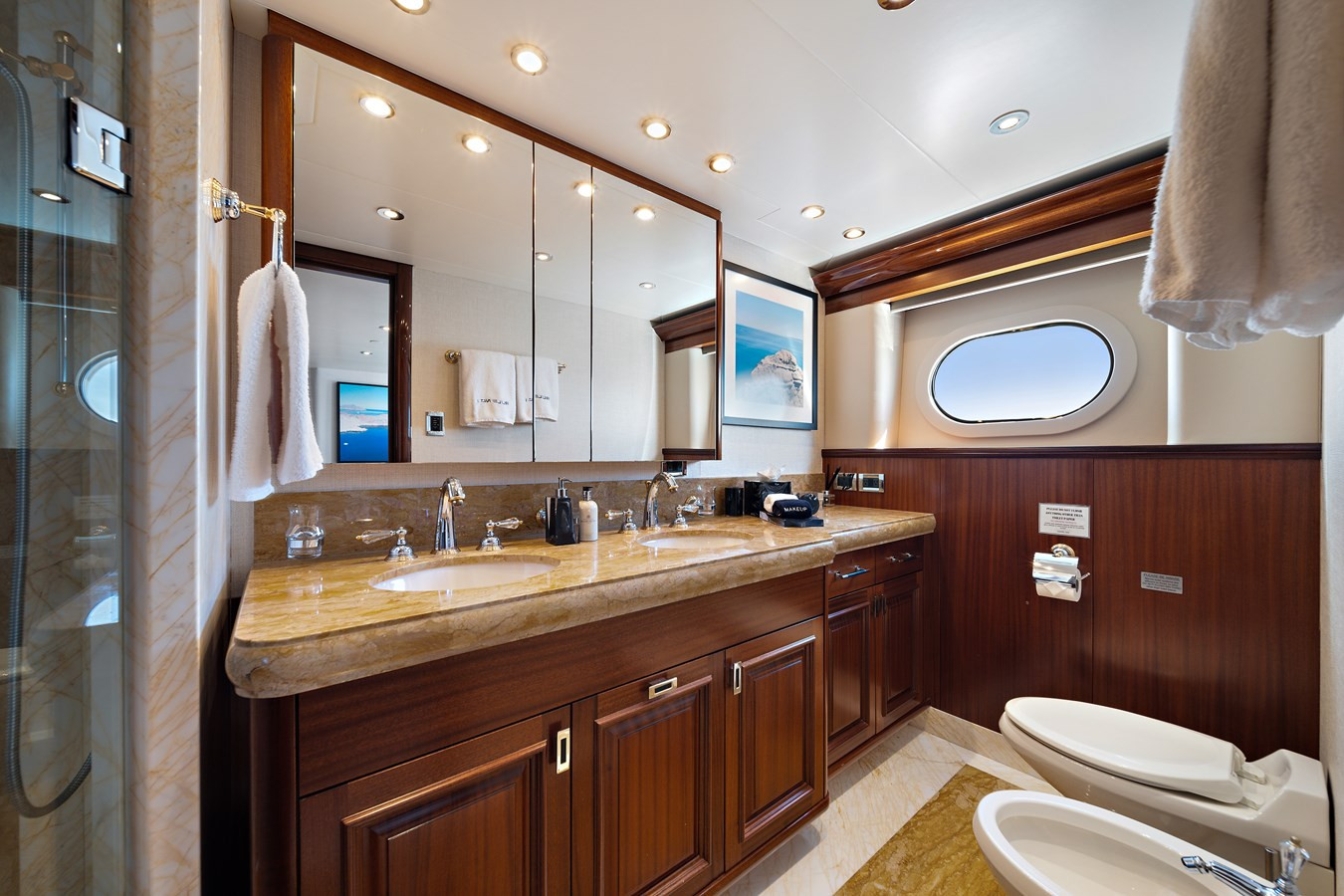 https://arconyachts.ams3.digitaloceanspaces.com/62489/conversions/large_4506227-optimize.jpg